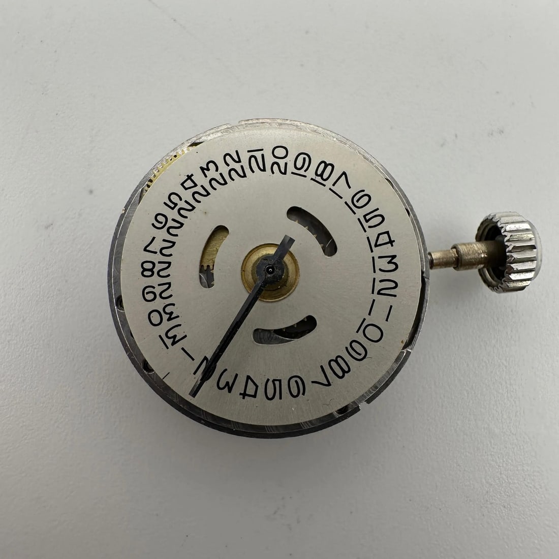 Automatic Rolex Calibre 2030 Movement with Silver Date Window for Datejust: Automatic Rolex Calibre 2030 Movement with Silver Date Window for Datejust This is a pre-owned Rolex movement, calibre 2030, featuring a silver finish and a date window. The movement is automatic with