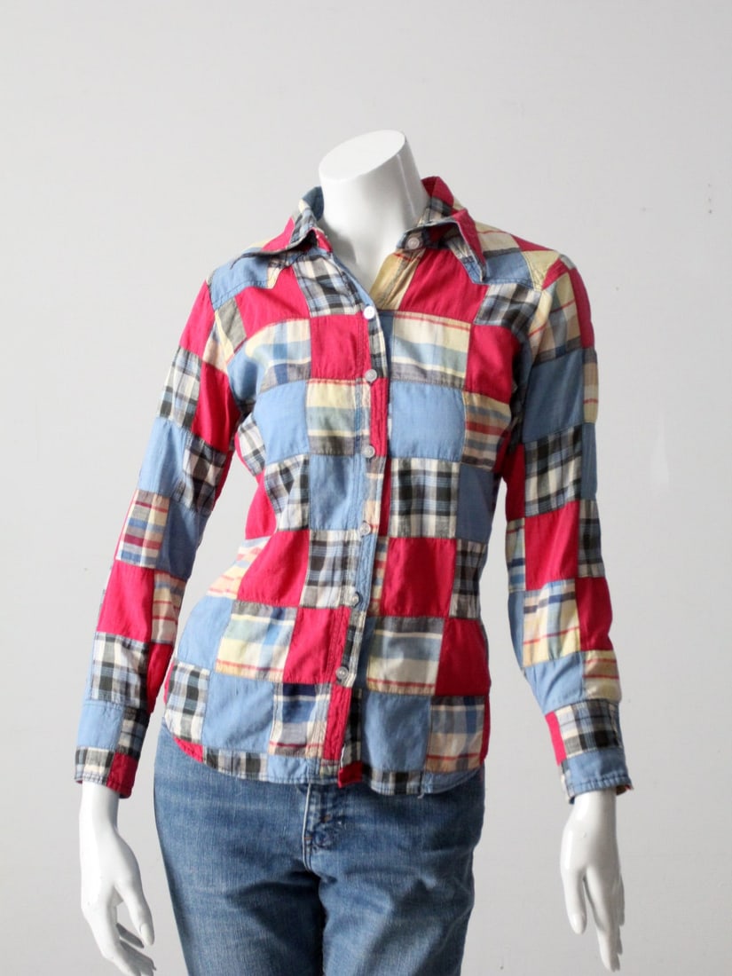 1970s Vintage Cotton Patchwork Shirt Red Blue Plaid Western Style: 1970s Vintage Cotton Patchwork Shirt Red Blue Plaid Western Style Discover this charming 1970s vintage patchwork shirt, crafted from soft all-cotton fabric. It showcases a delightful red, blue, and bl