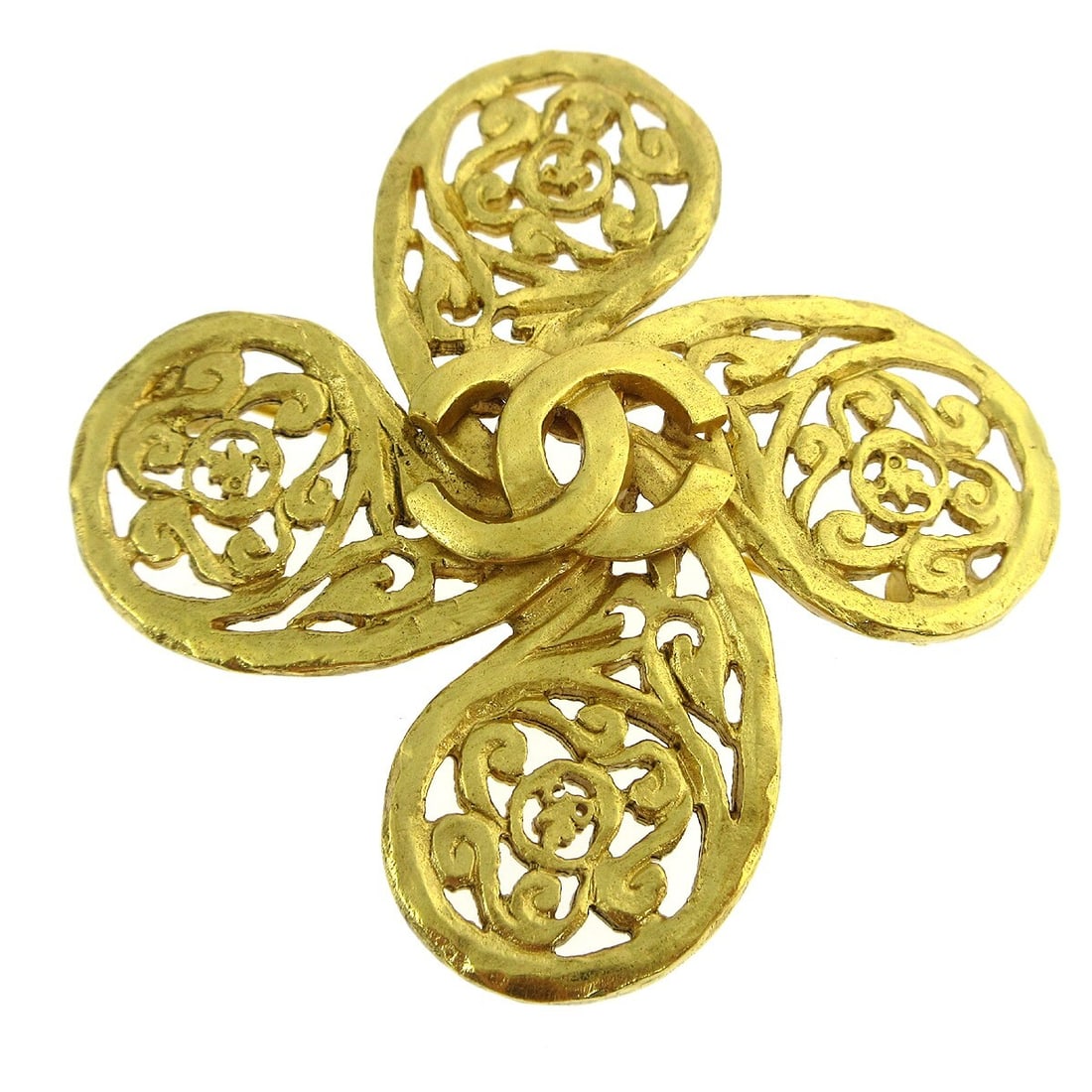 Vintage Chanel 95A Gold Plated CC Logo Brooch: Vintage Chanel 95A Gold Plated CC Logo Brooch Vintage Chanel brooch pin featuring the iconic CC logo design in a gold-plated finish. Made in France, this piece is presented in very good condition with
