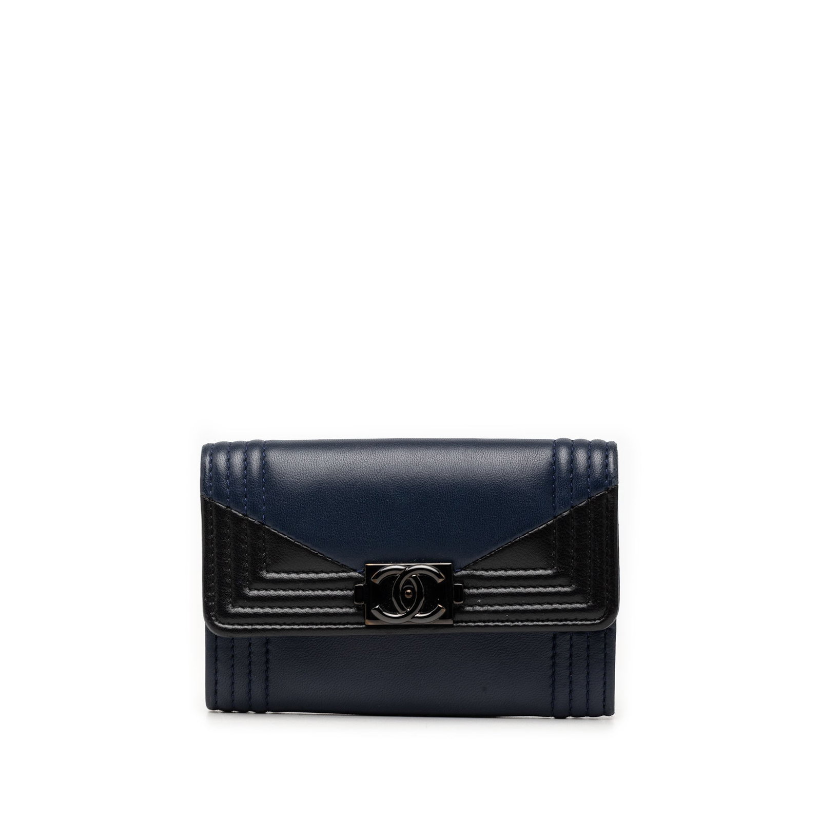 Chanel Boy Flap Bicolor Lambskin Card Holder Blue: Chanel Boy Flap Bicolor Lambskin Card Holder Blue A Chanel Bicolor Lambskin Boy Flap Card Holder in blue leather, made in Italy. It features a quilted lambskin leather body, a front flap with snap but