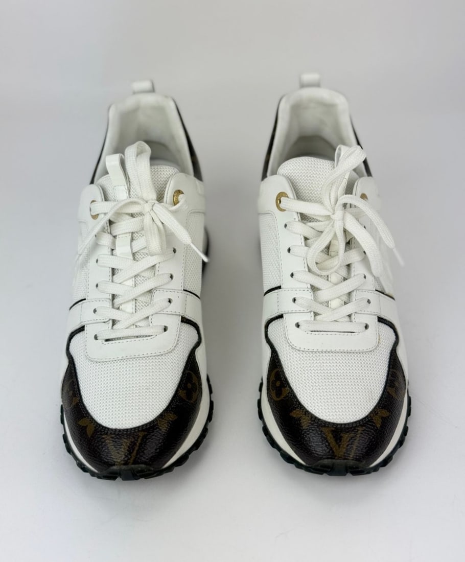 Louis Vuitton Run Away White Leather Sneakers Size 39 Lace Up: Louis Vuitton Run Away White Leather Sneakers Size 39 Lace Up These Louis Vuitton Run Away sneakers for women feature a lace-up closure and a stylish low-top design in white. Crafted with a mesh fabri