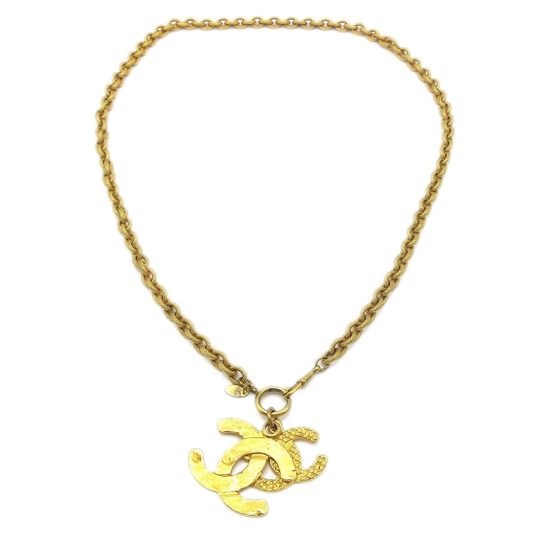 Chanel CC Charm Pendant Necklace Gold Plated France: Chanel CC Charm Pendant Necklace Gold Plated France Chanel pendant necklace featuring the iconic CC charm on a quilted gold-tone chain. Made in France, this necklace is crafted in gold-plated metal an
