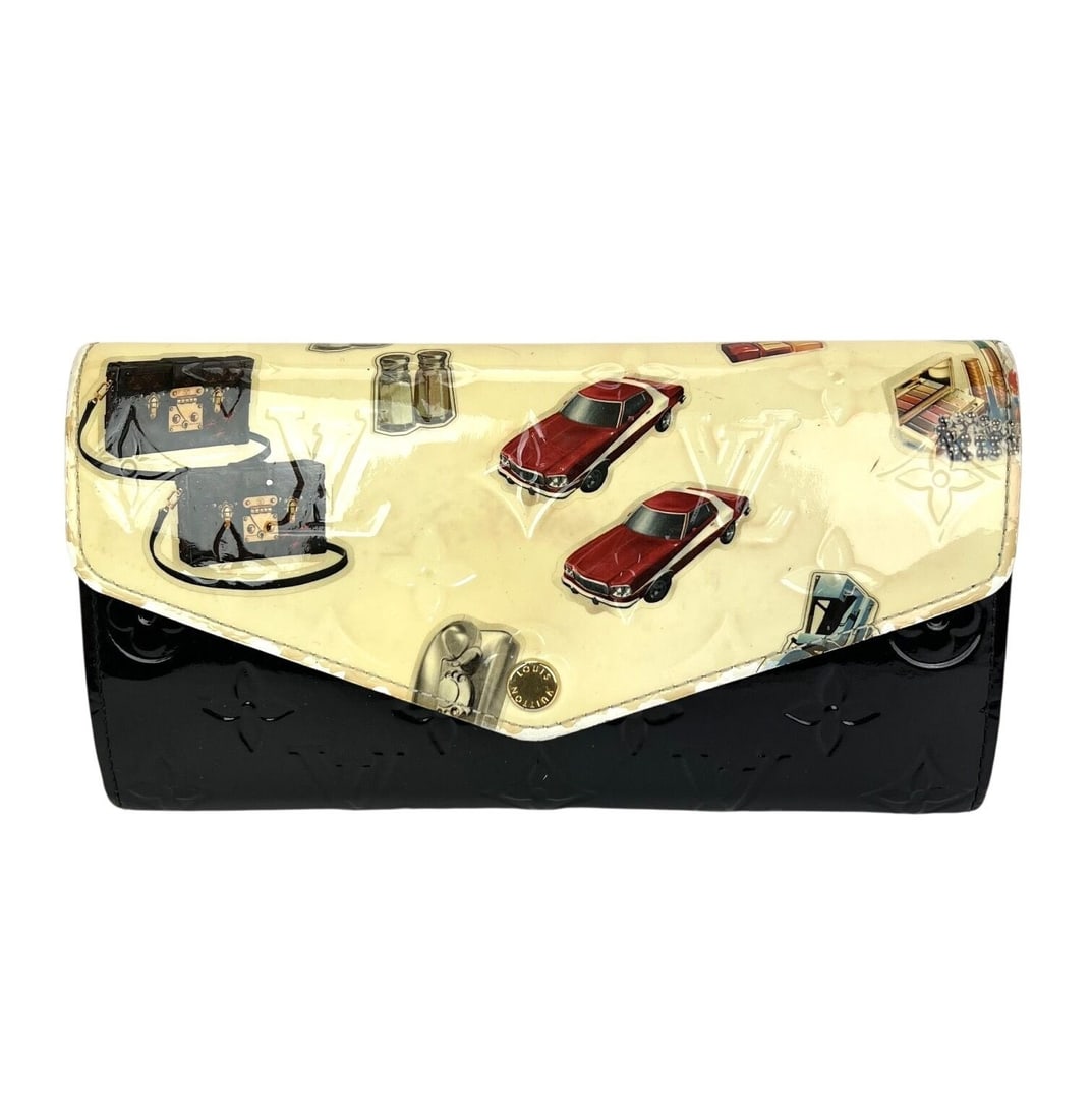 Louis Vuitton Sarah Wallet Black Monogram Vernis Patent Leather: Louis Vuitton Sarah Wallet Black Monogram Vernis Patent Leather Louis Vuitton Sarah Monogram Vernis limited edition wallet in black patent leather. Designed in a small size with a snap style closure, 