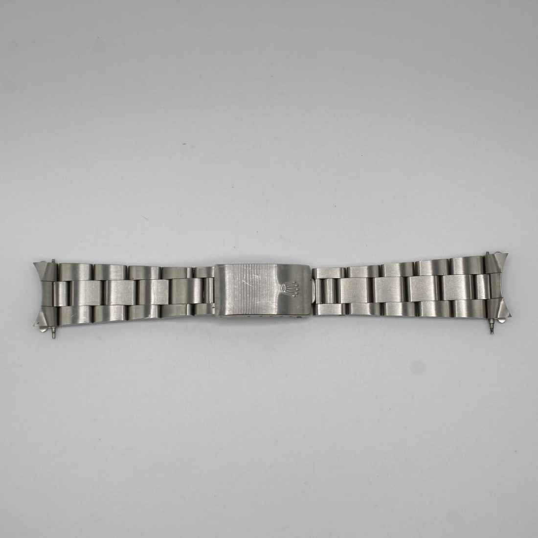 Rolex Oyster 557 19MM Stainless Steel Bracelet 78350: Rolex Oyster 557 19MM Stainless Steel Bracelet 78350 Enhance your Rolex experience with this authentic Rolex Oyster 557 End Links Steel Bracelet, designed for luxurious style and durability. Crafted f