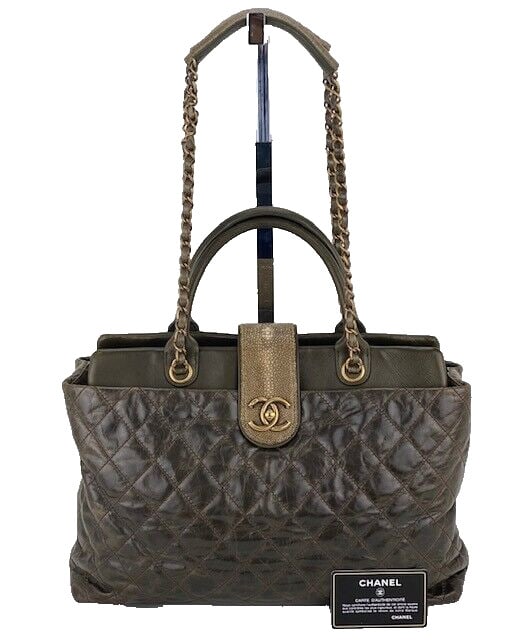 CHANEL Bindi Grey Glazed Calfskin Large Tote with Gold Hardware: CHANEL Bindi Grey Glazed Calfskin Large Tote with Gold Hardware Introducing the CHANEL Glazed Calfskin Shagreen Large Bindi CC Grey Tote Hand Bag, a stunning accessory that combines elegance with prac