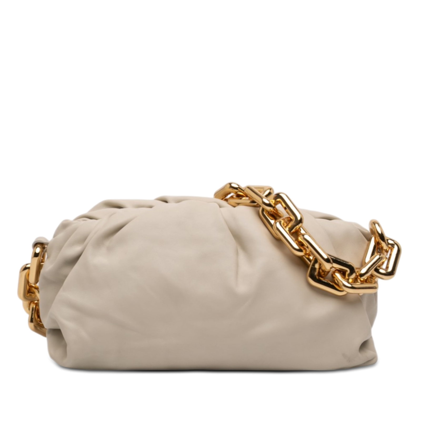 Bottega Veneta white lambskin chain pouch bag: Bottega Veneta white lambskin chain pouch bag This Bottega Veneta Chain Pouch features a luxurious lambskin leather body in white, complemented by a gold-tone chain strap and a top magnetic frame clos