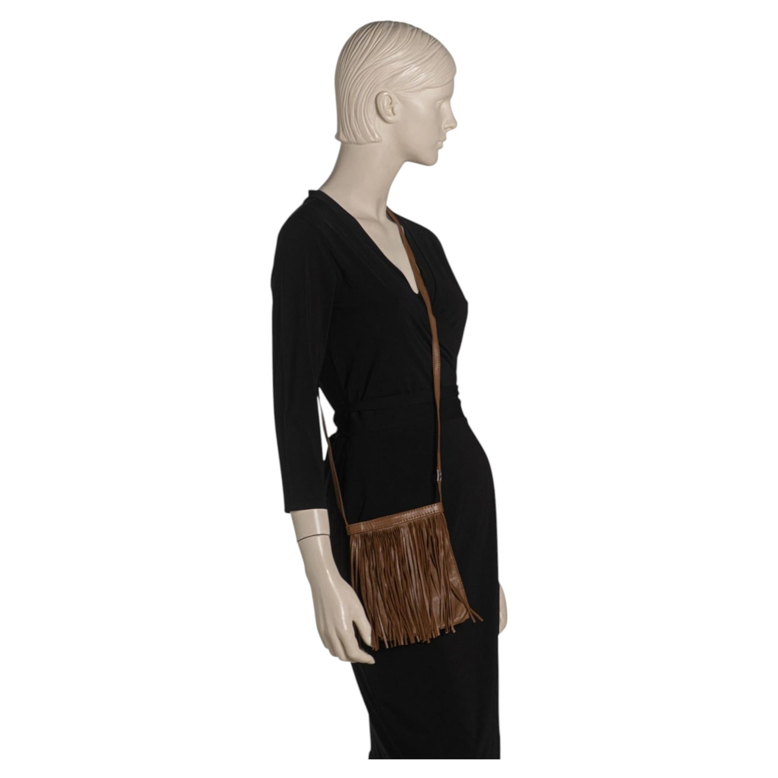 Hermes brown leather fringe crossbody bag: Hermes brown leather fringe crossbody bag This Hermes crossbody bag features luxurious brown leather with distinctive fringe detailing and an 'H' accent integrated into the strap. Crafted in France du
