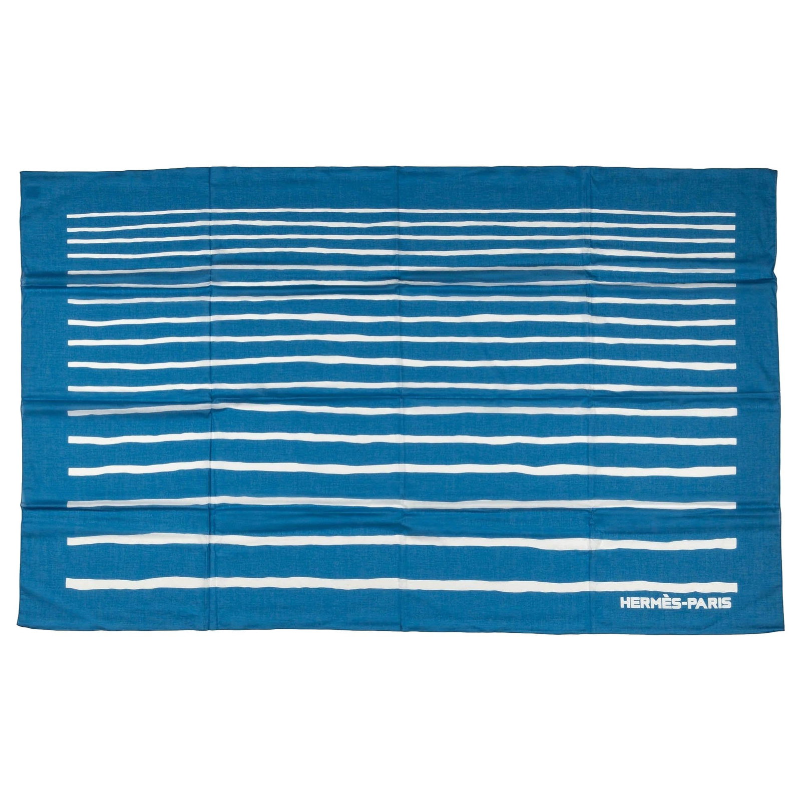 Hermes Blue White Striped Cotton Sarong 60 x 37 in New: Hermes Blue White Striped Cotton Sarong 60 x 37 in New Introducing a luxurious blue and white striped sarong by Hermes, elegantly designed for stylish beach or poolside lounging. Crafted from high-qua
