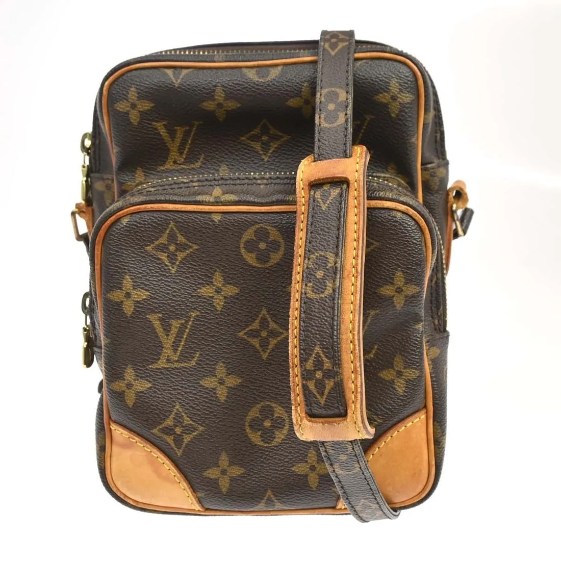 Louis Vuitton Amazone Unisex Brown Canvas Shoulder Bag: Louis Vuitton Amazone Unisex Brown Canvas Shoulder Bag Louis Vuitton Amazone shoulder bag in brown monogram canvas. This unisex bag is made in France and is presented in fair condition with visible we