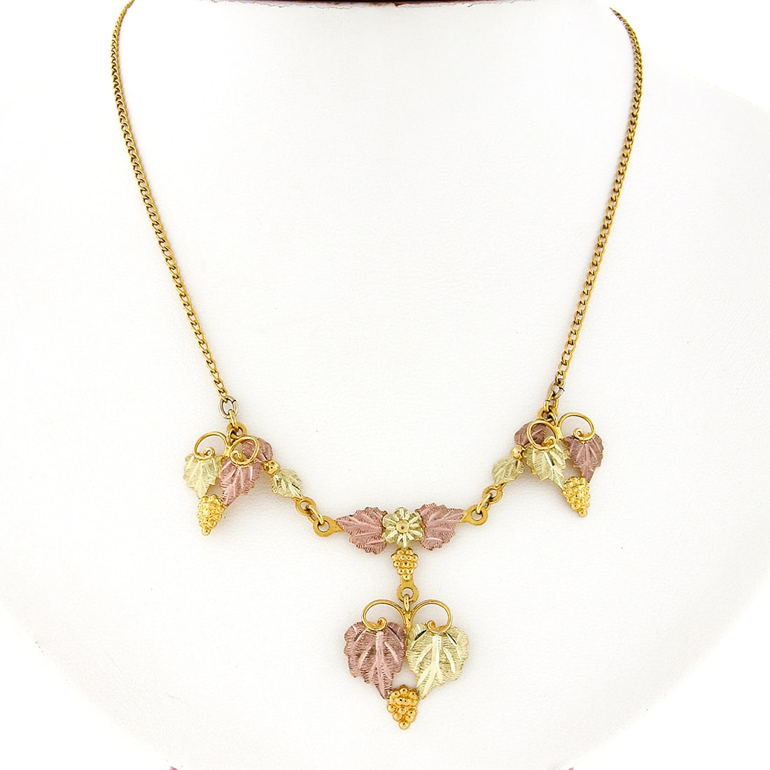 Black Hills 10k Gold Grape Vine Leaf Collar Necklace 17.5 in: Black Hills 10k Gold Grape Vine Leaf Collar Necklace 17.5 in This elegant Black Hills collar necklace is crafted from solid 10k yellow, green, and pink gold. The centerpiece features intricately textu