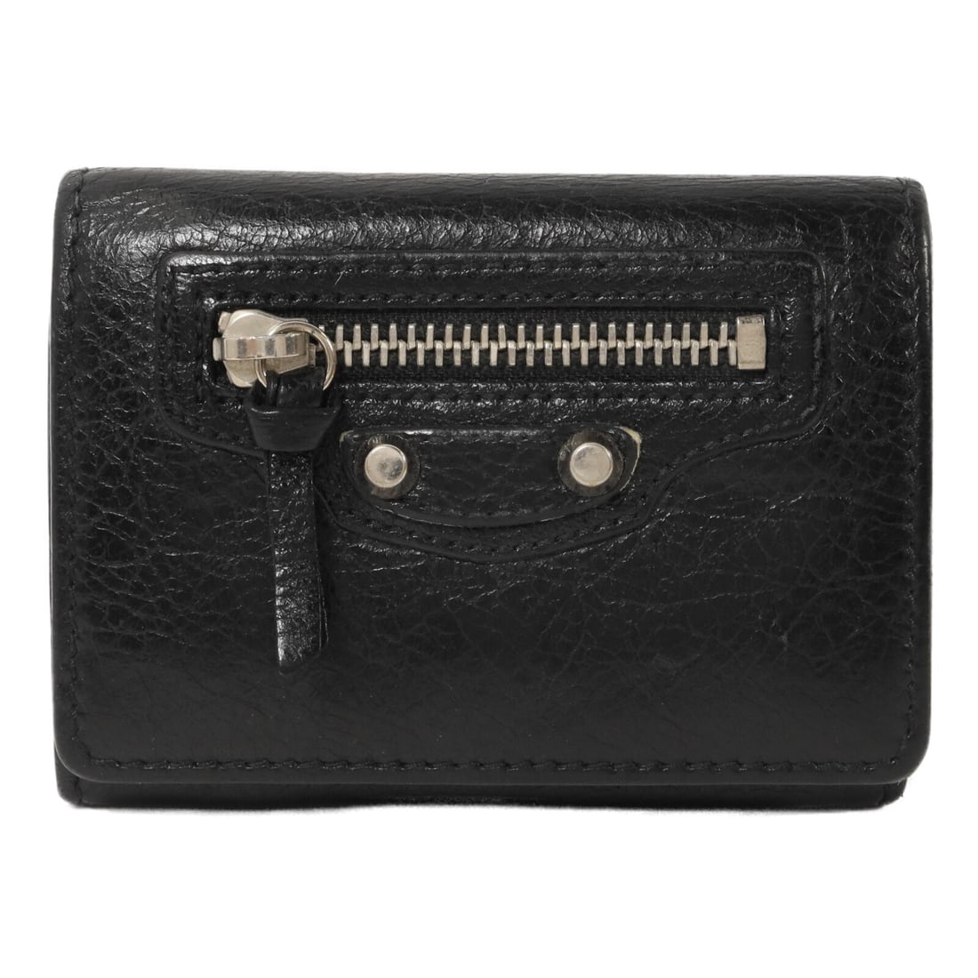 Balenciaga 477455 Black Calfskin Name Card Holder: Balenciaga 477455 Black Calfskin Name Card Holder Balenciaga SHW card case 477455 in black calfskin leather, presented as a name card holder with a regular unisex fit. It features a hook button closur