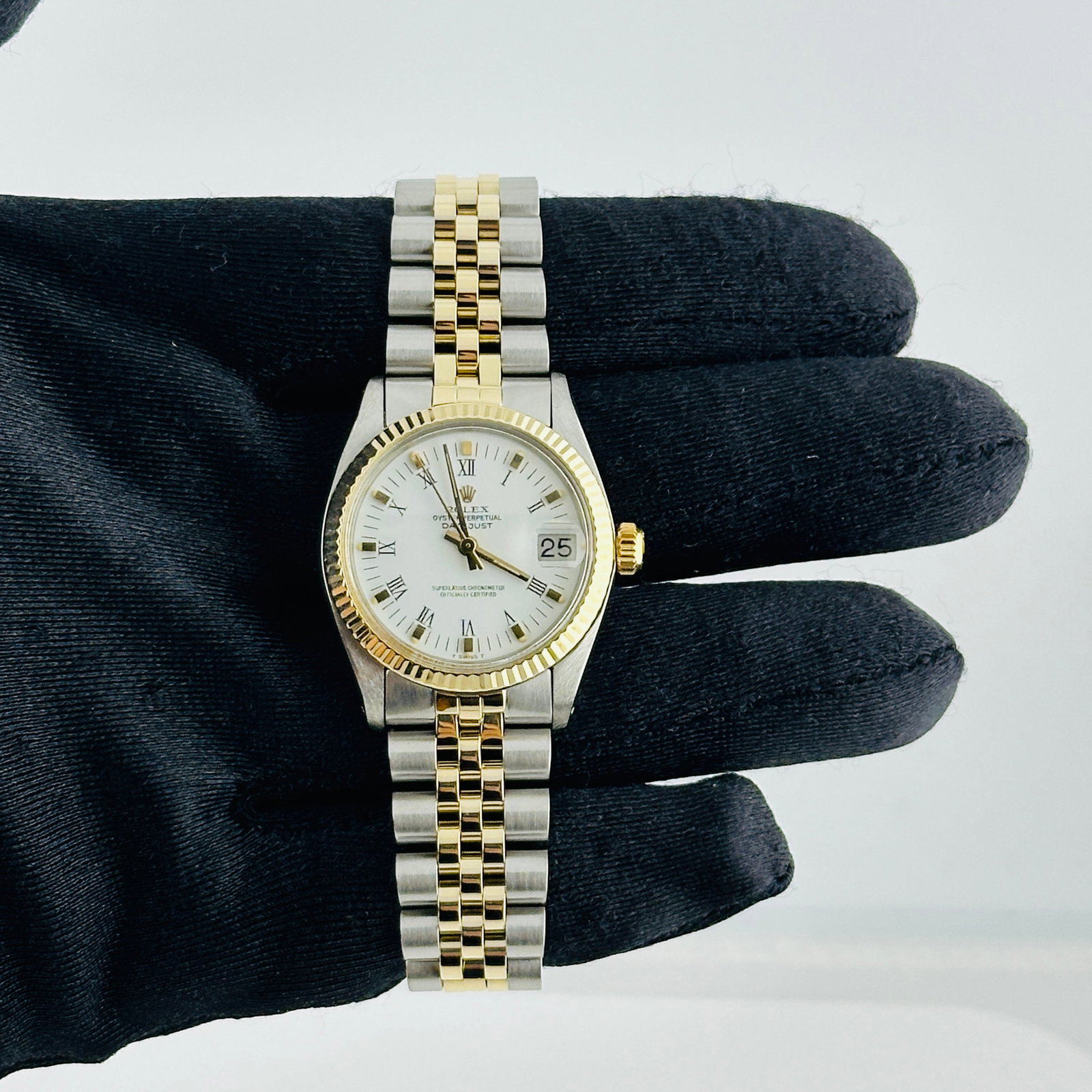 Ladies Datejust Ref 6827 White Roman Dial Watch with Papers 1985: Ladies Datejust Ref 6827 White Roman Dial Watch with Papers 1985 This Rolex Datejust is a classic ladies' timepiece featuring a white Roman numeral dial, fluted bezel, and a D-Link Jubilee bracelet cr
