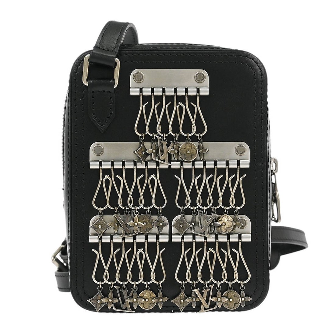 Louis Vuitton Danube Black Leather Crossbody Bag M53975: Louis Vuitton Danube Black Leather Crossbody Bag M53975 Vintage Louis Vuitton Danube messenger shoulder bag in black leather with an adjustable crossbody strap and zip closure. This medium-size bag fe