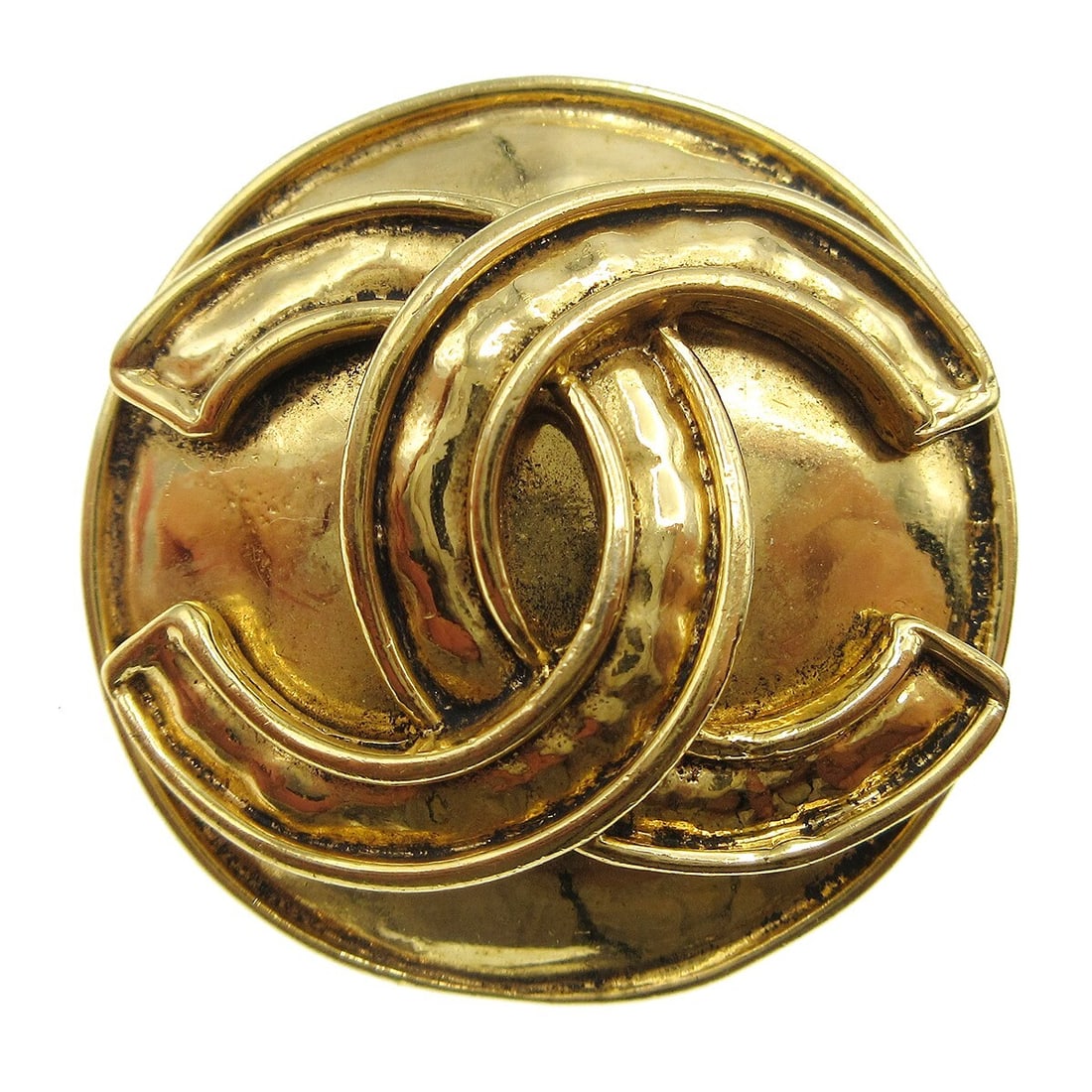 Round Gold Plated Chanel CC Medallion Brooch 94P: Round Gold Plated Chanel CC Medallion Brooch 94P Round Chanel medallion brooch pin in gold-plated metal with the interlocking CC logo and 94P detail. Made in France, this brooch shows reasonable wear 