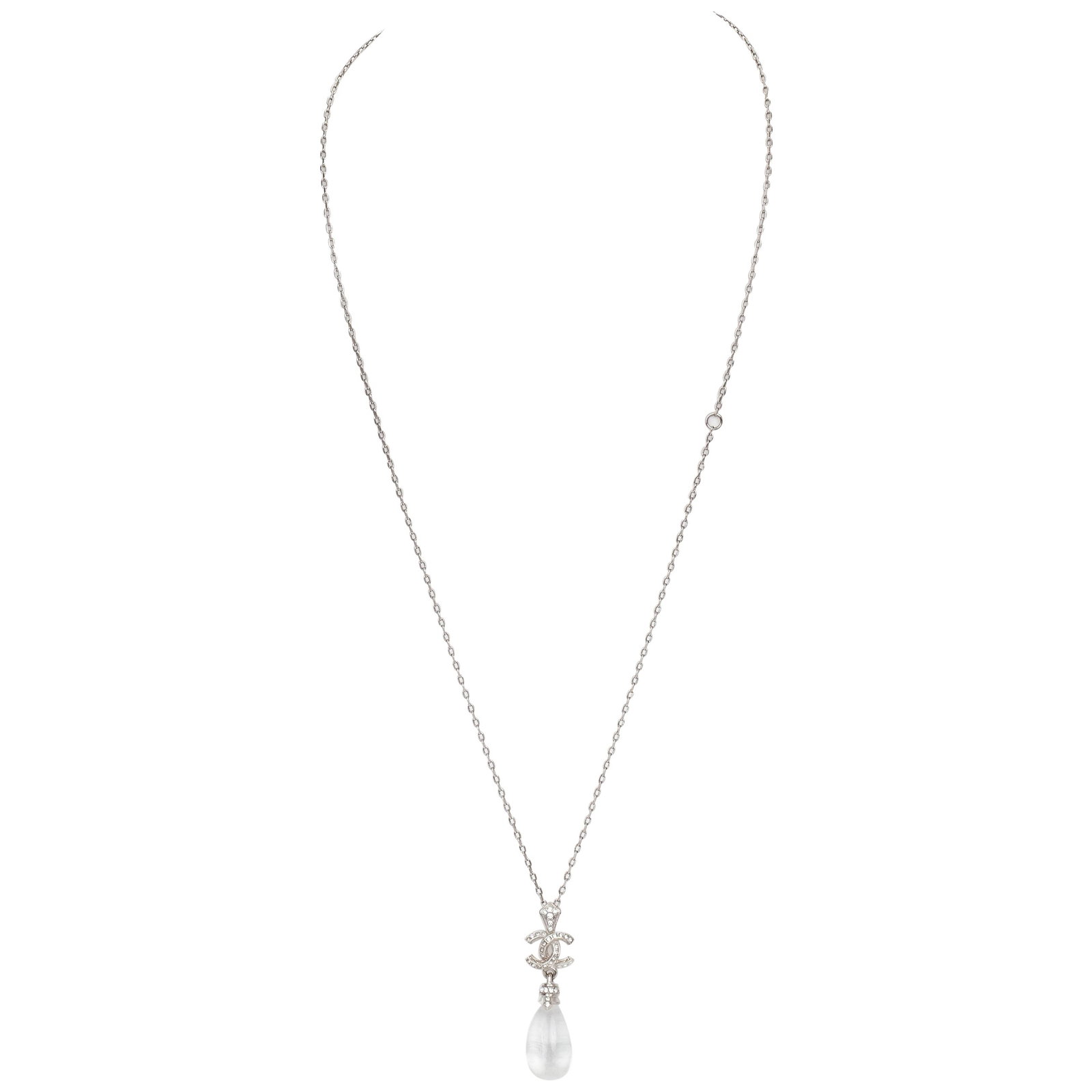 Chanel Lucite Drop Pendant Necklace 2017 with Box 23.5 in: Chanel Lucite Drop Pendant Necklace 2017 with Box 23.5 in This stunning Chanel Lucite Drop Pendant Necklace features an elegant design that combines contemporary style with a touch of luxury. The neck