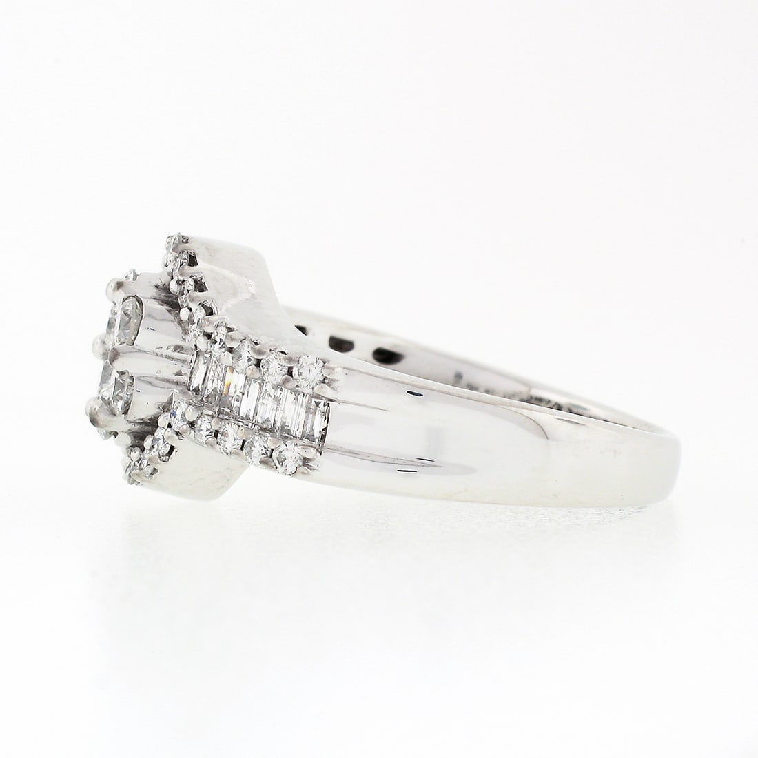 18k White Gold Cluster Engagement Ring 1.28ctw Natural Diamonds Size 7: 18k White Gold Cluster Engagement Ring 1.28ctw Natural Diamonds Size 7 Estate engagement ring crafted in solid 18k white gold and set with natural genuine diamonds in a cluster design. The ring featur