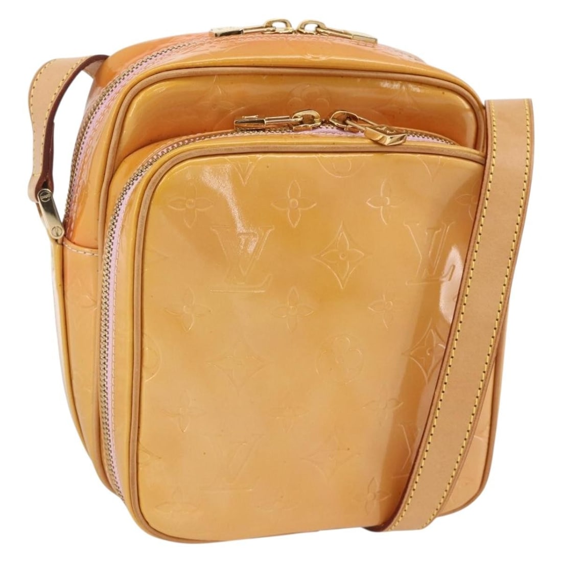 Louis Vuitton Wooster Shoulder Bag Monogram Vernis Patent Leather M91037: Louis Vuitton Wooster Shoulder Bag Monogram Vernis Patent Leather M91037 A Louis Vuitton Monogram Vernis Wooster shoulder bag in Marshmallow Pink, crafted from patent leather and made in France. The b