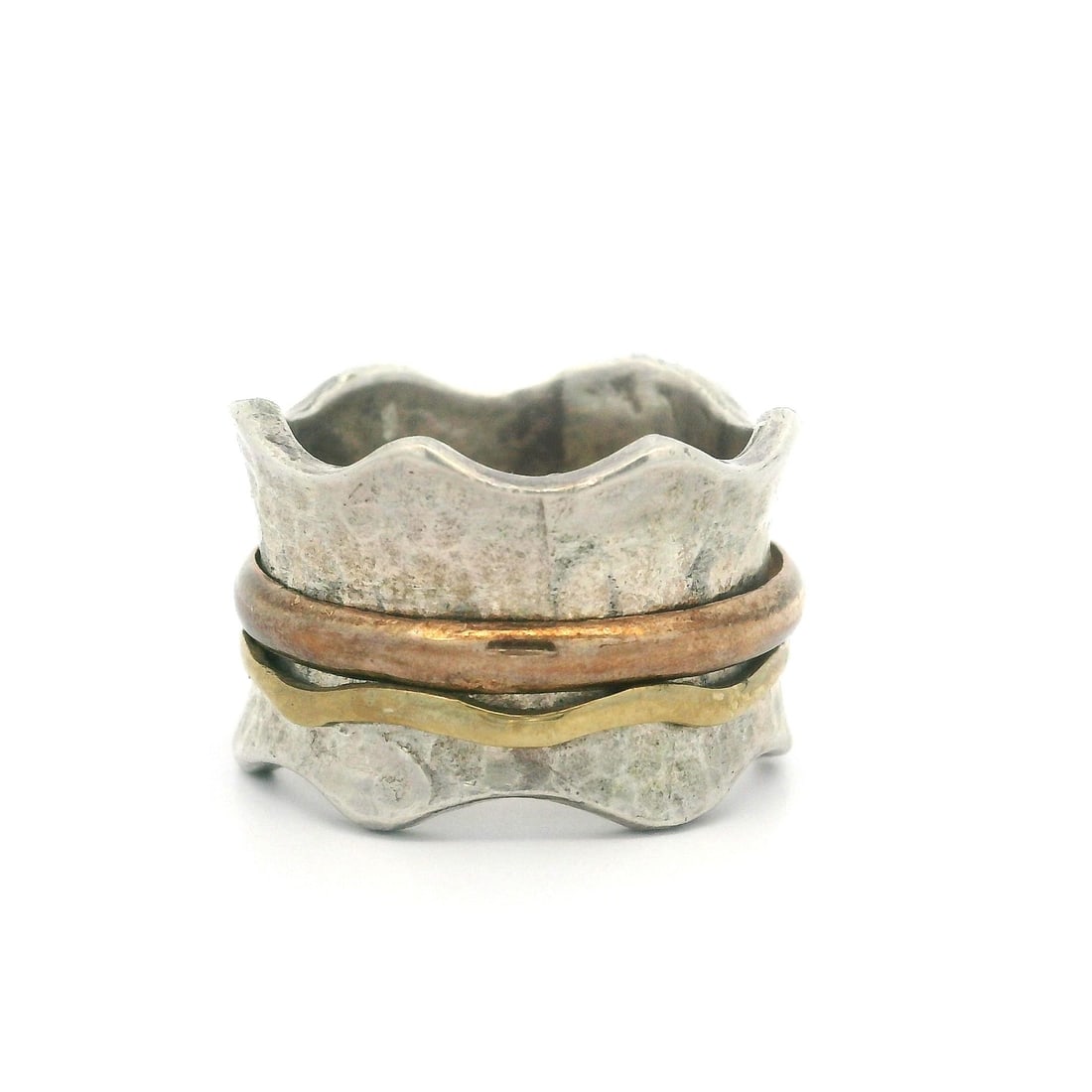 Vintage Sterling Silver Hammered Spinner Flared Band Ring Size 7.5: Vintage Sterling Silver Hammered Spinner Flared Band Ring Size 7.5 This vintage band ring showcases a stunning hammered finish with a scalloped edge design, crafted from high-quality sterling silver. 