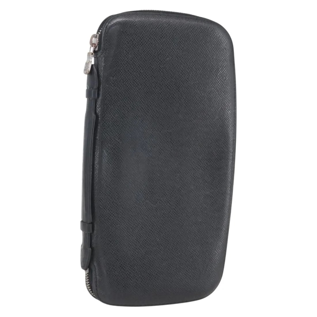 Black Leather Organizer de Voyage Travel Wallet by Louis Vuitton: Black Leather Organizer de Voyage Travel Wallet by Louis Vuitton This Louis Vuitton Organizer de Voyage travel wallet is crafted from black leather and designed for women. It features a spacious layou