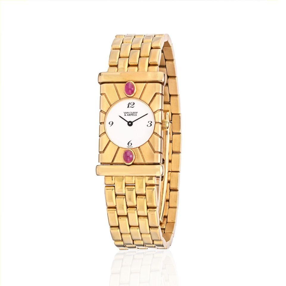 Van Cleef & Arpels Facade 18K Yellow Gold Vintage Quartz Watch: Van Cleef & Arpels Facade 18K Yellow Gold Vintage Quartz Watch This exquisite Van Cleef & Arpels Facade vintage watch is crafted from luxurious 18K yellow gold, weighing 108.1 grams. It features a sle