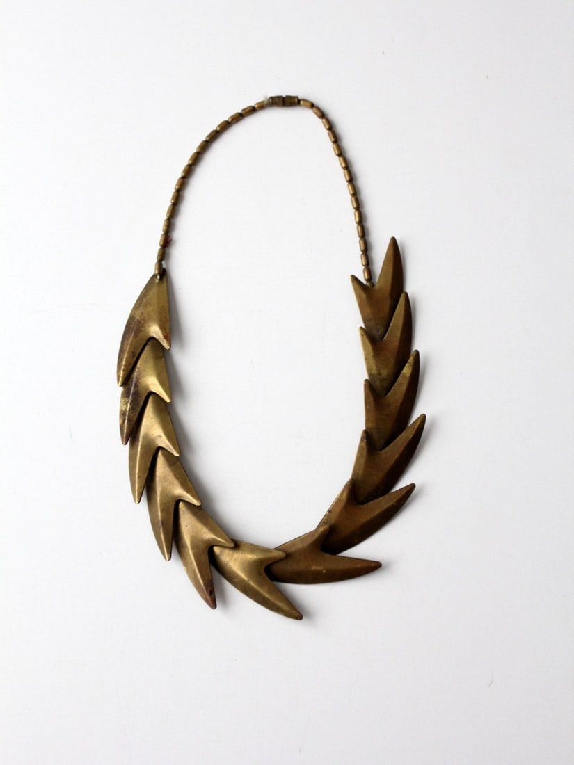 Bold Vintage Brass Tribal Necklace 20.5 Inch Statement Jewelry: Bold Vintage Brass Tribal Necklace 20.5 Inch Statement Jewelry This striking vintage brass necklace is a captivating addition to any jewelry collection. Featuring bold, tribal-inspired design elements