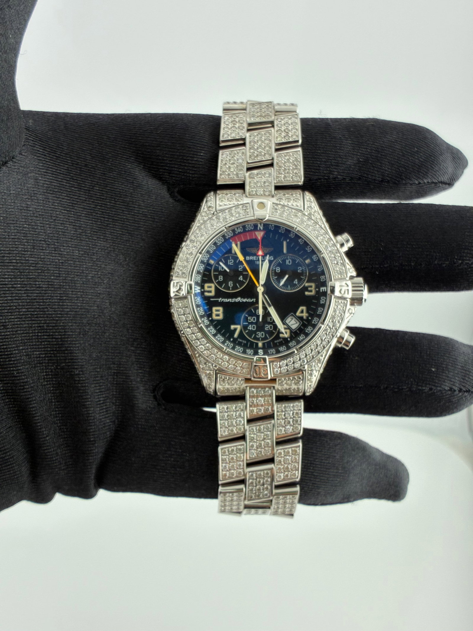 Breitling Transocean A530401 Men's Watch Black Dial Diamond Bezel and Bracelet: Breitling Transocean A530401 Men's Watch Black Dial Diamond Bezel and Bracelet This Breitling Transocean watch features a striking black dial, complemented by a diamond bezel and diamond bracelet. Des