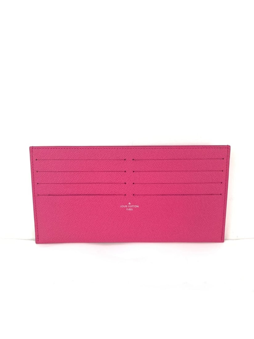 Louis Vuitton Pink Leather Wallet 8 Credit Card Insert Logo: Louis Vuitton Pink Leather Wallet 8 Credit Card Insert Logo This stylish Louis Vuitton wallet features a vibrant pink leather exterior and a solid pattern, perfect for showcasing your love for the ico