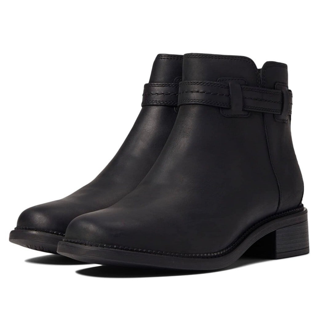 CLARKS Maye Ease Black Leather Ankle Booties Women's 8M Comfort: CLARKS Maye Ease Black Leather Ankle Booties Women's 8M Comfort Enhance your footwear collection with the CLARKS Maye Ease Comfort Ankle Heel Booties. These sophisticated black leather booties feature