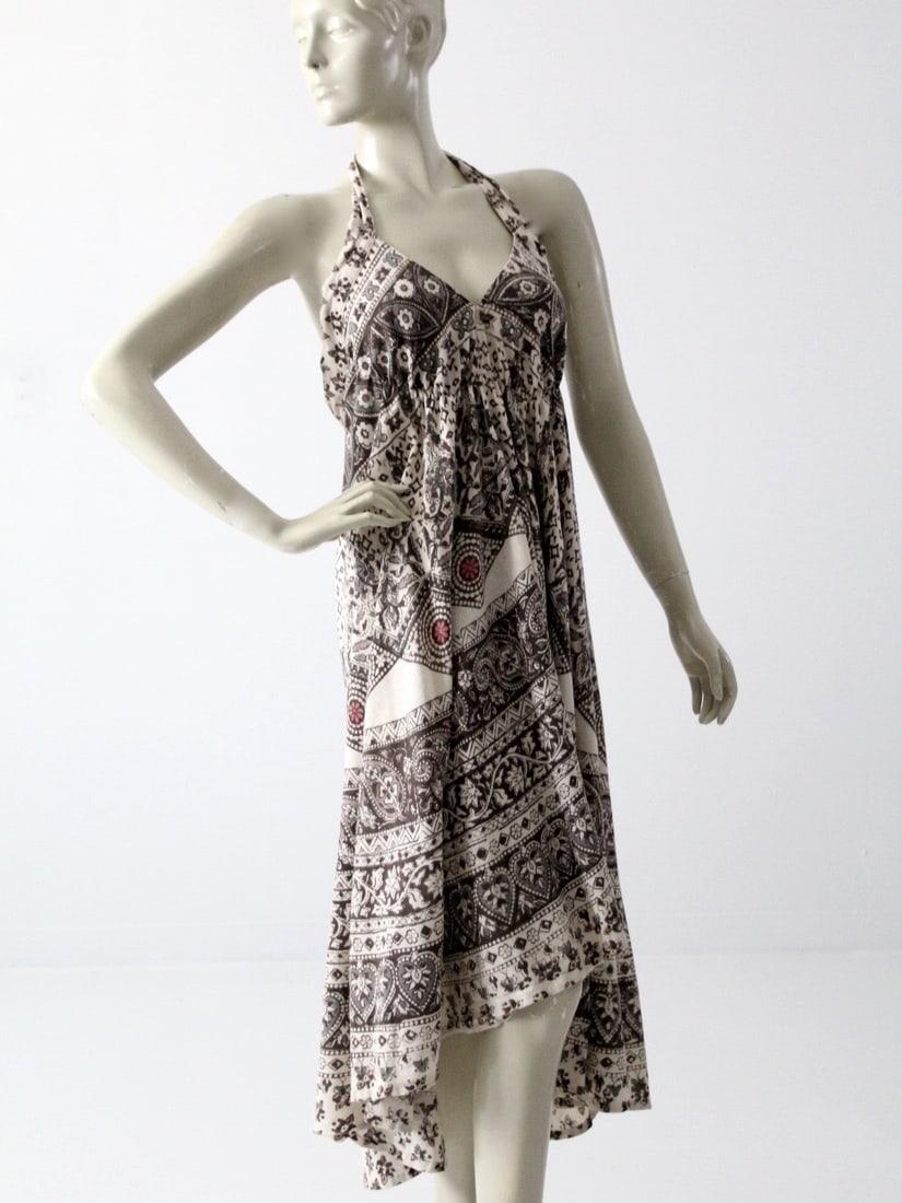 1970s Vintage Bohemian Halter Dress Cotton Print: 1970s Vintage Bohemian Halter Dress Cotton Print Embrace vintage charm with this stunning 1970s Bohemian halter dress crafted from lightweight India cotton. The dress features a beautiful black and re