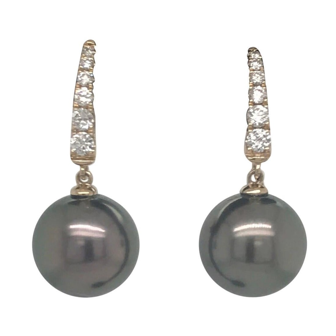 Harbor Diamonds 14K Gold Tahitian Pearl Diamond Drop Earrings 0.30 Carat: Harbor Diamonds 14K Gold Tahitian Pearl Diamond Drop Earrings 0.30 Carat Elevate your style with these exquisite Tahitian Pearl Diamond Drop Earrings. Crafted from 14k yellow gold, these contemporary 