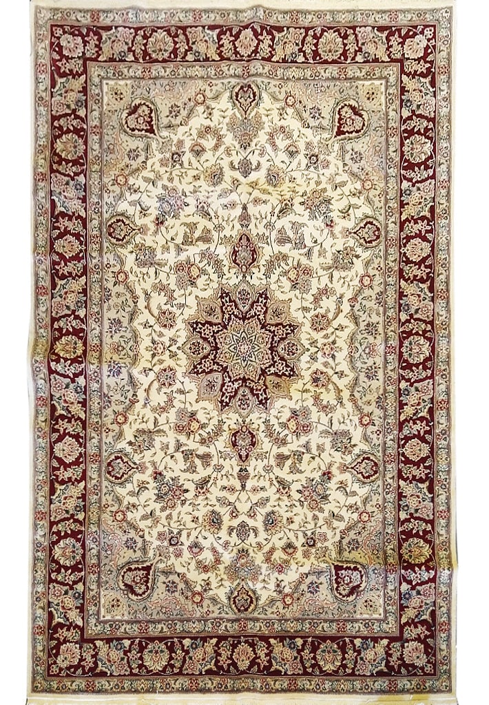 Exquisite 6 x 9 Wool and Silk Rug in Ivory Burgundy: Exquisite 6 x 9 Wool and Silk Rug in Ivory Burgundy Free continental US Shipping Enhance your living space with this exquisite 6 x 9 wool and silk rug, featuring a sophisticated ivory and burgundy col