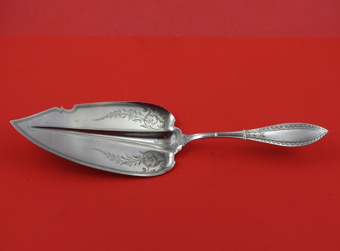 Whiting Indian Sterling Silver Fish Server Bright Cut 12 1/8 in: Whiting Indian Sterling Silver Fish Server Bright Cut 12 1/8 in Sterling silver fish server in the Indian pattern by Whiting, featuring bright-cut decoration. It measures 12 1/8 inches and is not mono