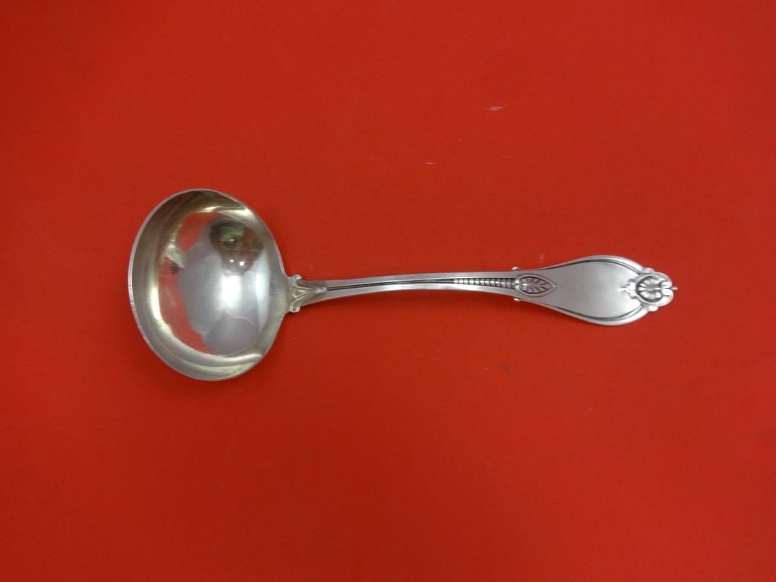 Whiting Armor Sterling Silver Gravy Ladle 7 Inch Vintage: Whiting Armor Sterling Silver Gravy Ladle 7 Inch Vintage This elegant gravy ladle, measuring 7 inches, is crafted from high-quality sterling silver and features the distinguished Armor pattern by Whit