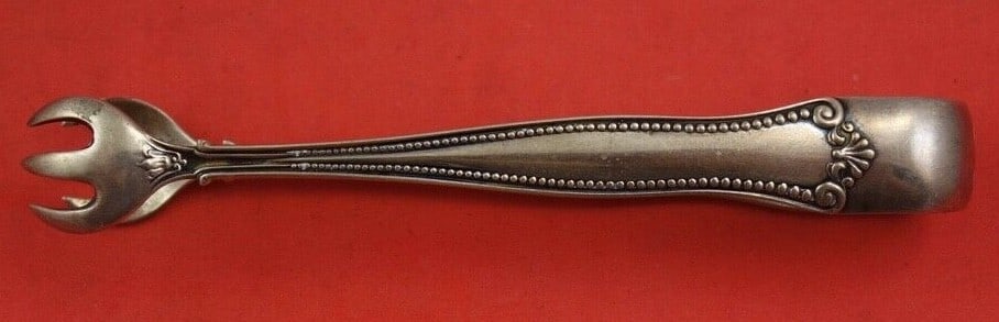 Gorham Sterling Silver Pembroke Pattern Sugar Tong 3 3/4 Inch: Gorham Sterling Silver Pembroke Pattern Sugar Tong 3 3/4 Inch Sterling silver sugar tong measuring 3 3/4 inches featuring the Pembroke pattern by Gorham. This pre-owned piece is unmonogrammed and in e