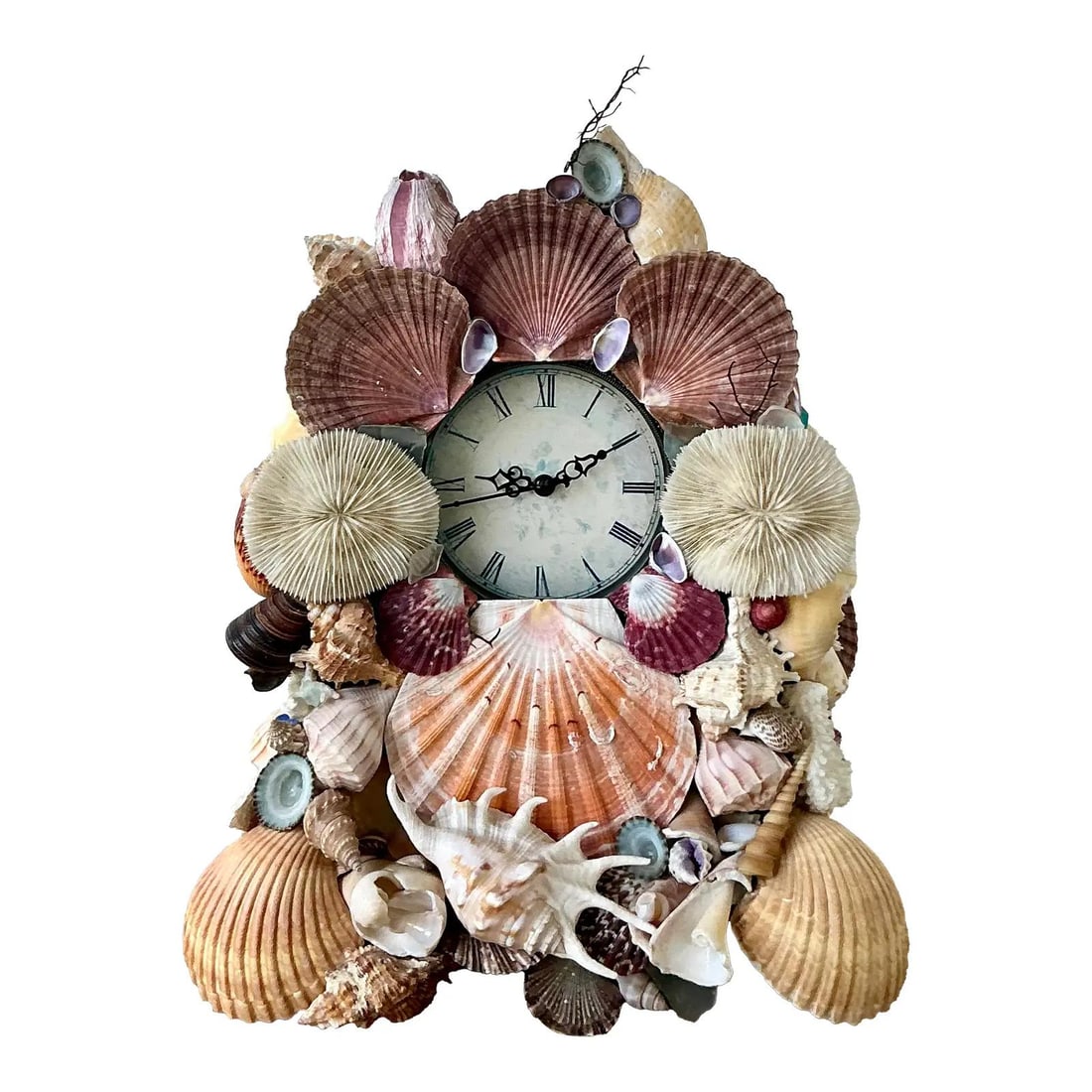 Bohemian Shell Adorned Coastal Mantel Clock with Roman Numerals: Bohemian Shell Adorned Coastal Mantel Clock with Roman Numerals This vintage mantle clock showcases artisanal coastal craftsmanship, featuring a frame meticulously encrusted with a variety of natural 