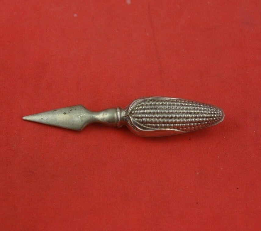 Sterling Silver Figural Corn Holder with Leaves 2 7/8 Inches: Sterling Silver Figural Corn Holder with Leaves 2 7/8 Inches This exquisite heirloom figural corn holder is crafted from sterling silver, showcasing a beautifully detailed design featuring two leaves 