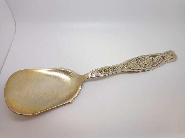 Whiting Dandelion Sterling Silver Fried Egg Server 9 5/8" Antique: Whiting Dandelion Sterling Silver Fried Egg Server 9 5/8" Antique This stunning piece is a Dandelion pattern fried egg server crafted by Whiting in sterling silver, measuring 9 5/8" in length. Dating 