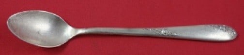 Lunt Sweetheart Rose Sterling Silver Infant Feeding Spoon 5 1/4": Lunt Sweetheart Rose Sterling Silver Infant Feeding Spoon 5 1/4" This exquisite infant feeding spoon from Lunt features the elegant Sweetheart Rose pattern and is crafted from high-quality sterling si
