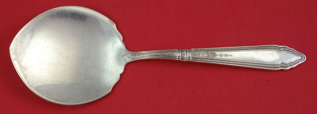 Reed Barton Oxford Sterling Silver Tomato Server 7 1/2 Not Pierced: Reed Barton Oxford Sterling Silver Tomato Server 7 1/2 Not Pierced Sterling silver tomato server in the Oxford pattern by Reed & Barton. This piece dates to the 1900-1940 period, is not pierced, is no