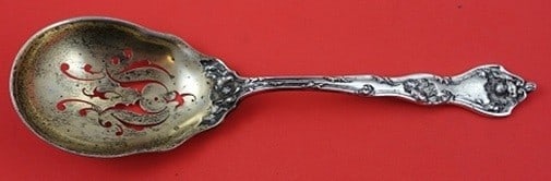 Reed Barton Intaglio Sterling Silver Gold Washed Ice Spoon 9 3/4 Heirloom: Reed Barton Intaglio Sterling Silver Gold Washed Ice Spoon 9 3/4 Heirloom Sterling silver ice spoon in the Intaglio pattern by Reed & Barton with a gold washed finish. It is not monogrammed and is in 