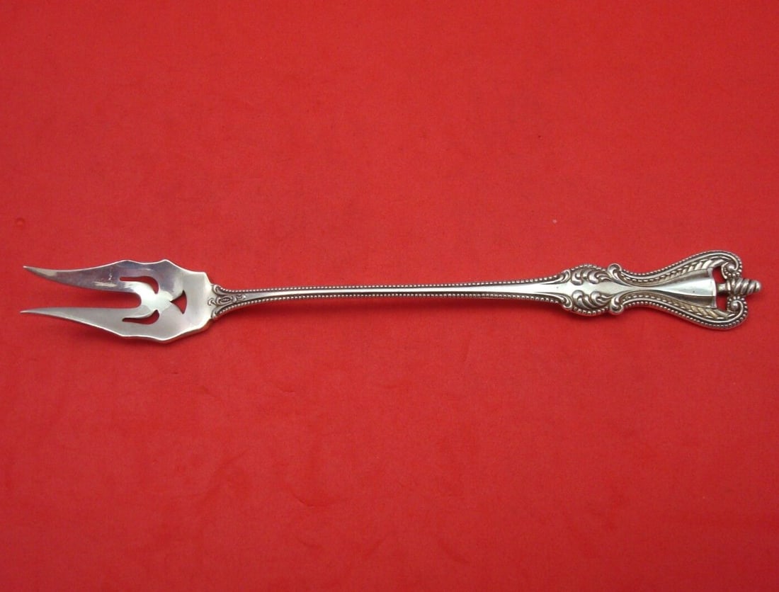 Towle Old Colonial Sterling Silver 2-Tine Pickle Olive Fork 5 7/8": Towle Old Colonial Sterling Silver 2-Tine Pickle Olive Fork 5 7/8" This exquisite Old Colonial pickle/olive fork features a classic 2-tine pierced design, crafted from high-quality sterling silver. Ma
