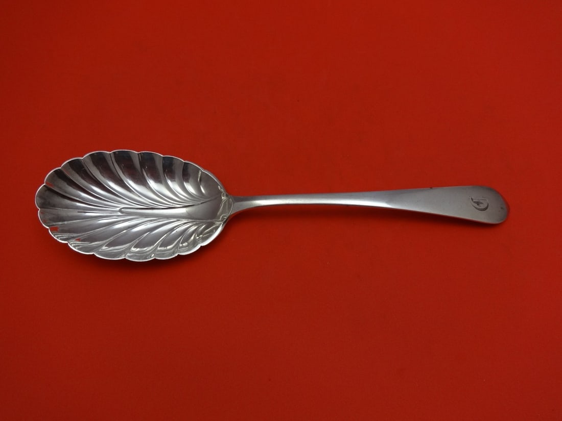 Lunt Jefferson Sterling Silver Berry Spoon Fluted Bowl 9 1/8 Inch: Lunt Jefferson Sterling Silver Berry Spoon Fluted Bowl 9 1/8 Inch This Jefferson by Lunt sterling silver berry spoon features a beautifully fluted bowl and measures 9 1/8 inches in length. Crafted fro