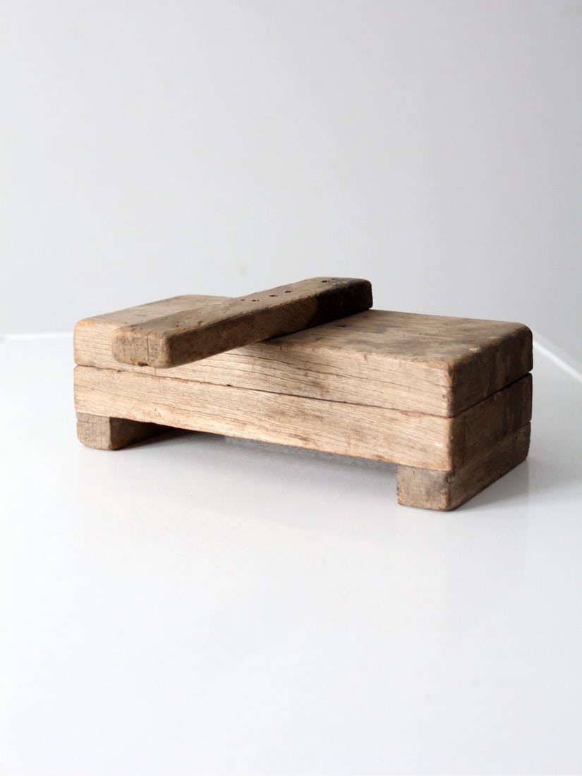 Antique Handmade Wooden Household Press Farmhouse Decor: Antique Handmade Wooden Household Press Farmhouse Decor Late 19th to early 20th-century wooden press featuring a hinged body and a fixed handle across the top. Originally used for small household task