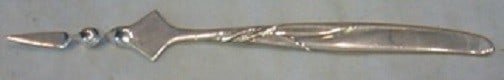 Towle Southwind Sterling Silver Twisted Butter Pick 6.25": Towle Southwind Sterling Silver Twisted Butter Pick 6.25" This exquisite butter pick is crafted from high-quality sterling silver in the elegant Southwind pattern by Towle. Measuring 6 1/4 inches, thi