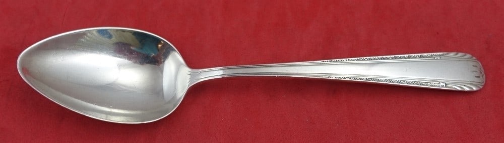 Weidlich Victorian Sterling Silver Teaspoon 5 3/4": Weidlich Victorian Sterling Silver Teaspoon 5 3/4" This exquisite Victorian teaspoon by Weidlich is crafted from high-quality sterling silver, showcasing a classic pattern that embodies the elegance o