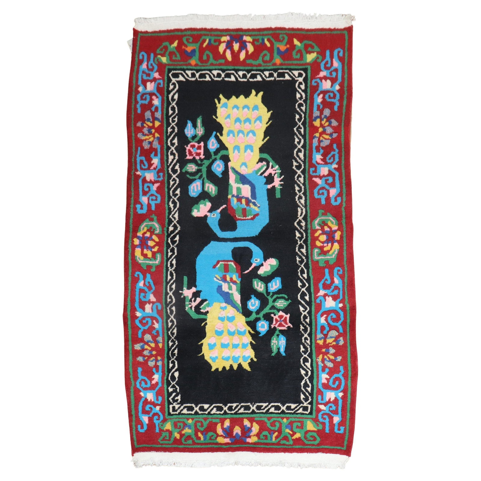 Vintage Tibetan Hand-Woven Vase Rug 36 x 66 in Chinese Export: Vintage Tibetan Hand-Woven Vase Rug 36 x 66 in Chinese Export Discover this vibrant Vintage Tibetan Vase Rug, a striking addition to any space. Hand-woven from high-quality wool, this rug showcases th