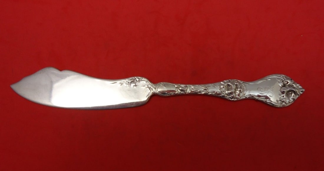 Reed Barton Les Cinq Fleurs Sterling Fish Knife 7 Monogrammed: Reed Barton Les Cinq Fleurs Sterling Fish Knife 7 Monogrammed This is a Reed & Barton sterling silver fish knife in the Les Cinq Fleurs pattern, produced between 1900 and 1940. The knife features an o