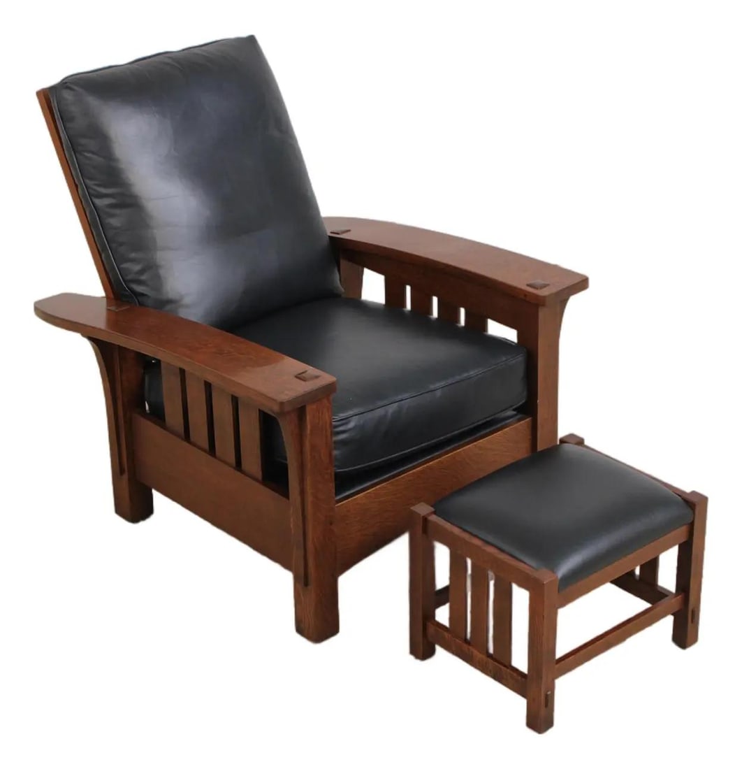 Stickley Morris Chair with Ottoman Mission Oak Blue Leather: Stickley Morris Chair with Ottoman Mission Oak Blue Leather Stickley Mission Oak Morris Chair with matching ottoman, made circa 2016 in an Arts & Crafts style. The chair features dark blue leather, oa