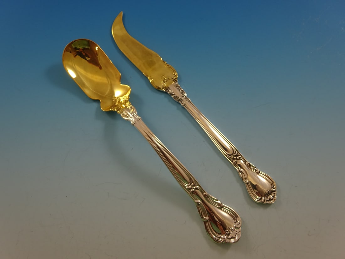 Gorham Chantilly Sterling Silver Caviar Serving Set 2pc Gold-Washed: Gorham Chantilly Sterling Silver Caviar Serving Set 2pc Gold-Washed Elevate your dining experience with this exquisite 2-piece caviar serving set from the renowned Gorham brand, designed in the elegan