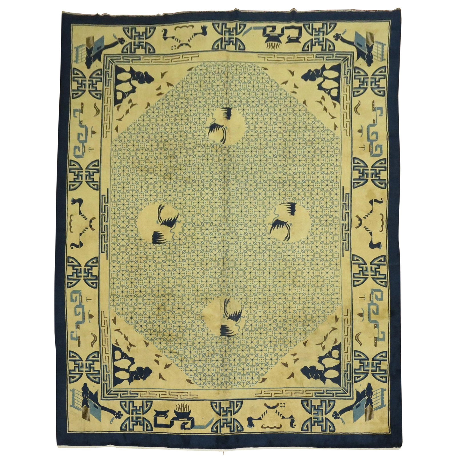 Mid-Century Modern Chinese Hand-Woven Rug Blue Yellow 105 x 139: Mid-Century Modern Chinese Hand-Woven Rug Blue Yellow 105 x 139 This exquisite antique Chinese room size rug showcases a captivating blend of blue and yellow, embodying the charm of mid-century modern